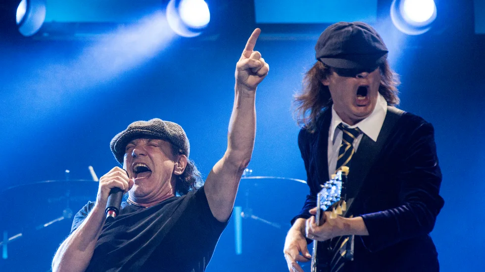 Brian Johnson och Angus Young på Friends arena i Solna 2015. Arkivbild.