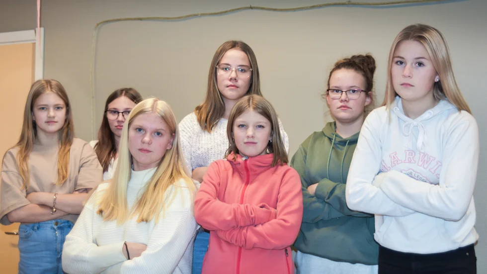 Julia Andersson, Simone Ekström, Agnes Öhlund, Klara Fredriksson, och Hilda Hempälä, Ella Lindfors, Cornelia Segerlund. Elever som alla har engagerat sig i att ändra beslutet kring fritidsgården i Sunderbyn.