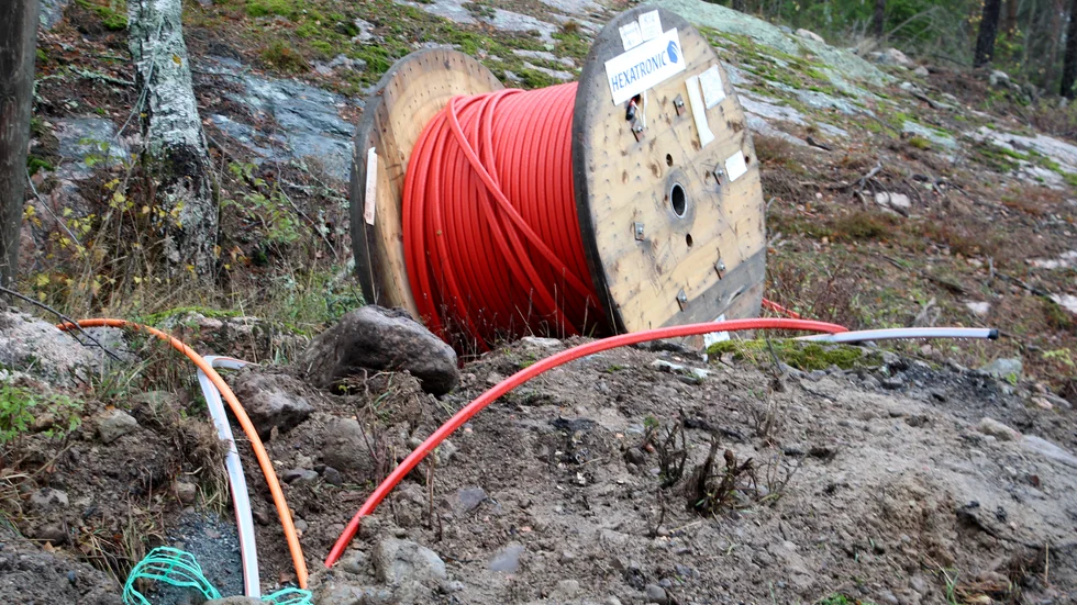 Trakten kring Totebo har drabbats av tre elavbrott den senaste tiden i samband med bredbandsarbeten.