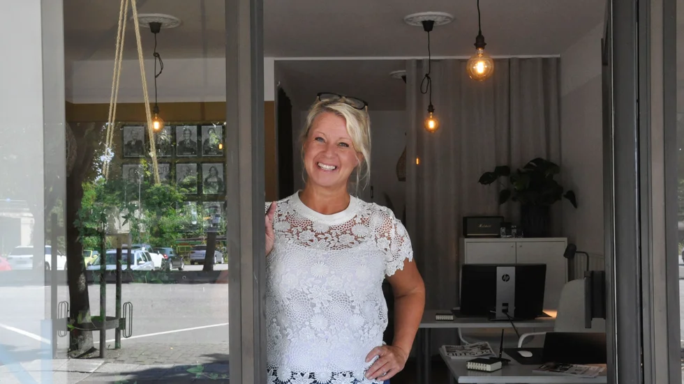 "Jag tror att det blir lugnare till våren, när vi förhoppningsvis fått besked om räntor och annat i omvärlden och kan agera utefter det", säger Anna Göthéus som arbetar som mäklare på Våningen och villan. Arkivfoto.
