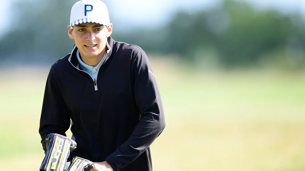 Armand Duplantis under golfrundan med prins Daniel.