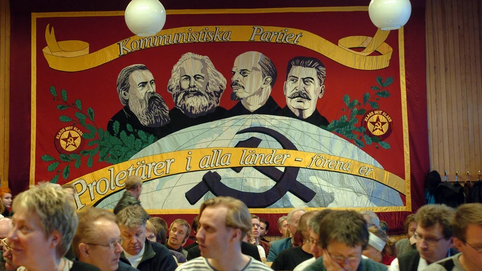 En kongressbild från 2005 då Kommunistiska partiet samlades på Frölunda gymnasium för at fatta beslut i Stalins och Lenins anda. Häpnadsväckande men sant. 