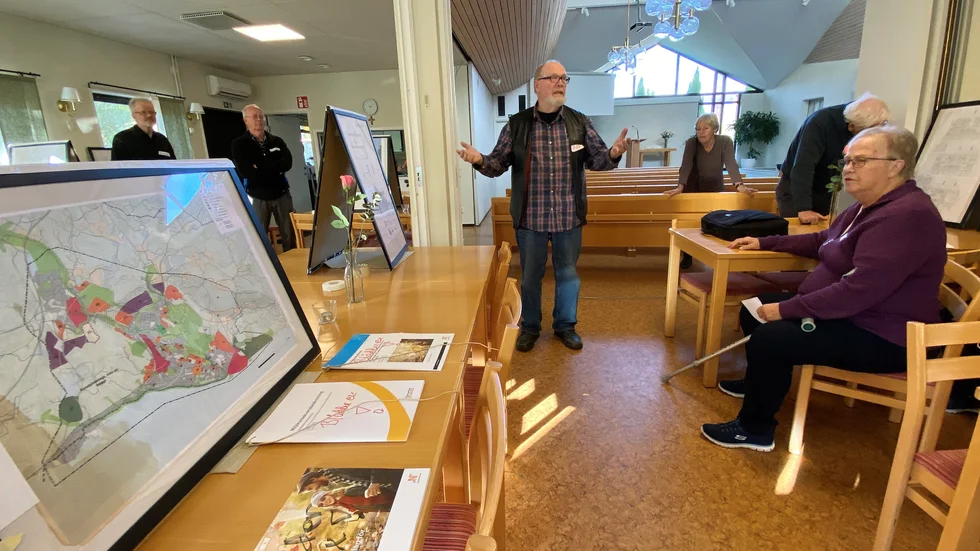 Affe Gustafsson kämpar för lägenheter i Krokek och Kvarsebo. På torsdagen bjöds det in till informationsträff i Sjövikskyrkan.