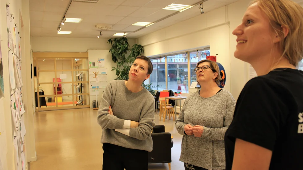 "Det är inte en så klimatvänlig framtid vi se här, men det är väldigt intressant att se vad de här ungdomarna saknar här i Flen. Det får vi lyssna på", säger Sanna Svanberg, bild- och formkonsulent på Sörmlands museum.