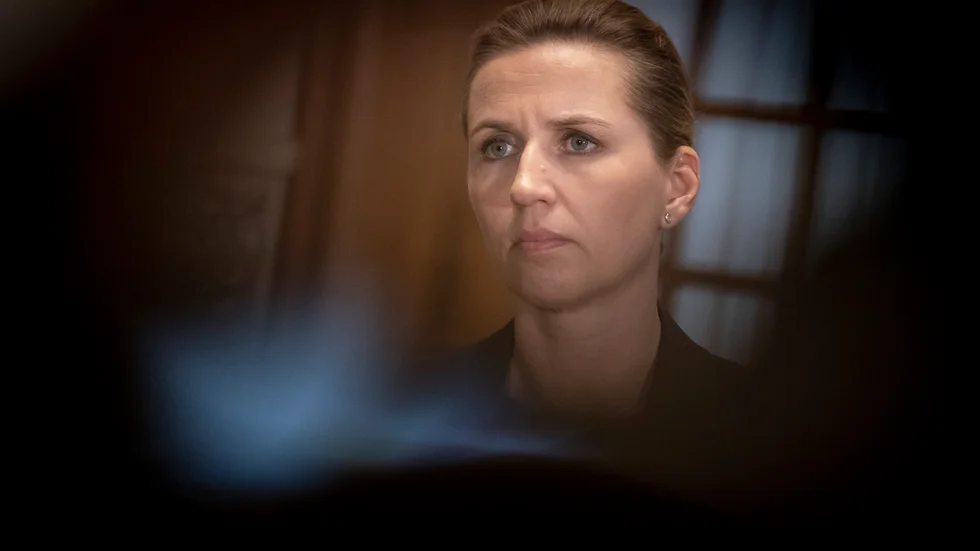 Statsminister Mette Frederiksen (S) vill få kontroll över den danska smittspridningen innan jul. Bild från i november.