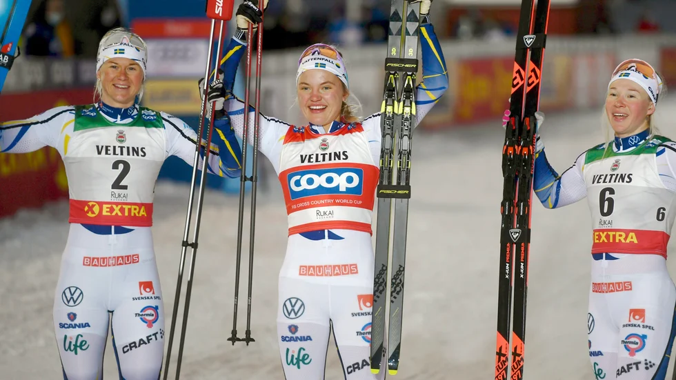 Linn Svahn i mitten, Maja Dahlqvist till vänster och Jonna Sundling till höger, tog hem de tre högsta placeringarna på fredagen.