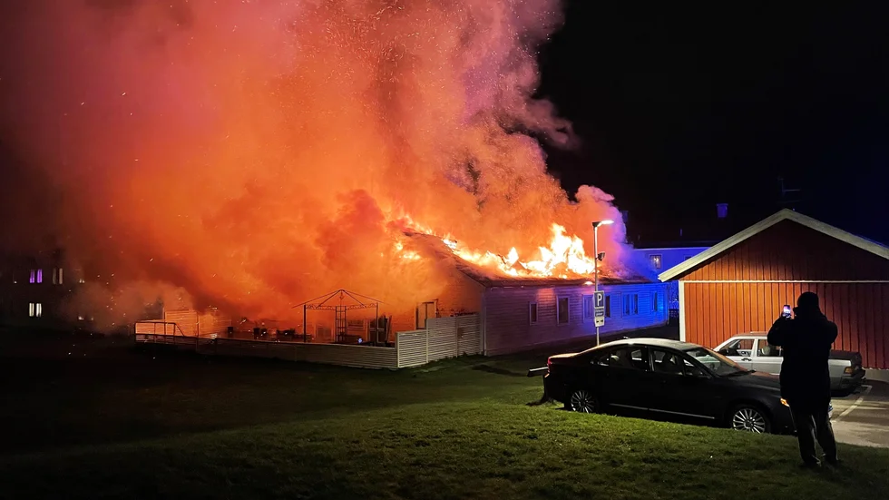 Det var vid 17.30-tiden på söndagskvällen som räddningstjänsten tog emot ett larm om kraftig brand i ett radhus i Söderköping.