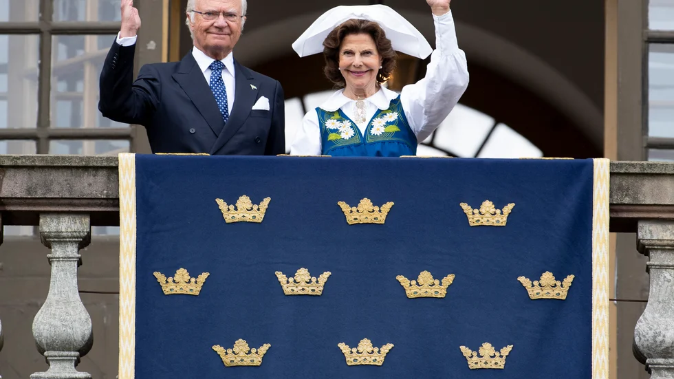 Hej då! Skribenterna anser att det är dags att Sverige, Danmark och Norge blir republiker precis som Finland och Island.