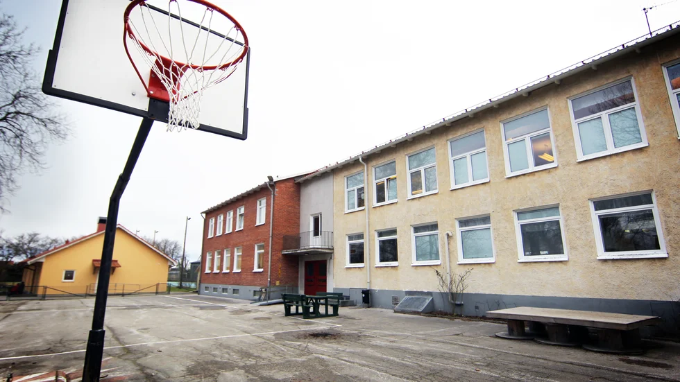 Öja är en av de orter där skolan återkommande hotas av nedläggning.