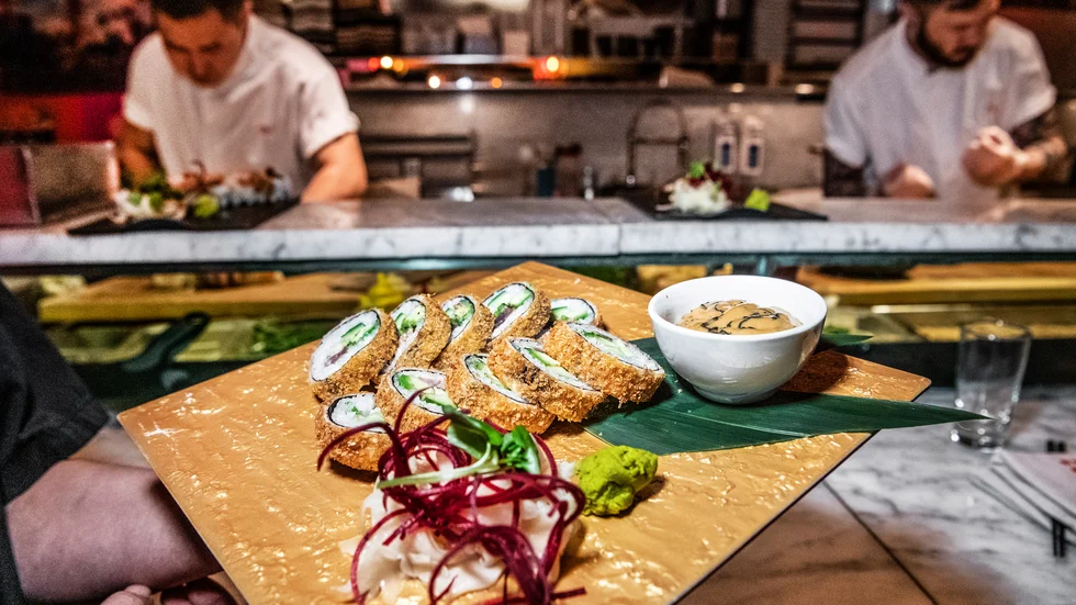 För bland annat restauranger är krisen långt ifrån över, påminner Almega.
