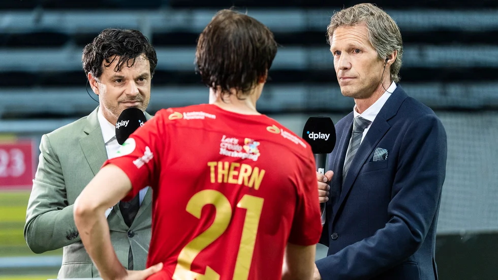 IFK Norrköpings Simon Thern intervjuas av Dplays Tommy Åström och Jens Fjellström efter bortamatchen mot AIK i Solna i juni.