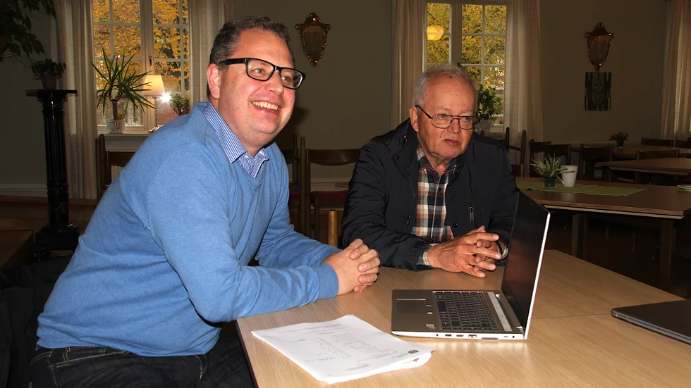 Genom en ny äldreomsorgsplan ser vård- och omsorgsnämnden i Kinda, med bland andra Lars Karlsson (L) och Risto Laine (S), att nya äldreboenden krävs inom en femårsperiod.