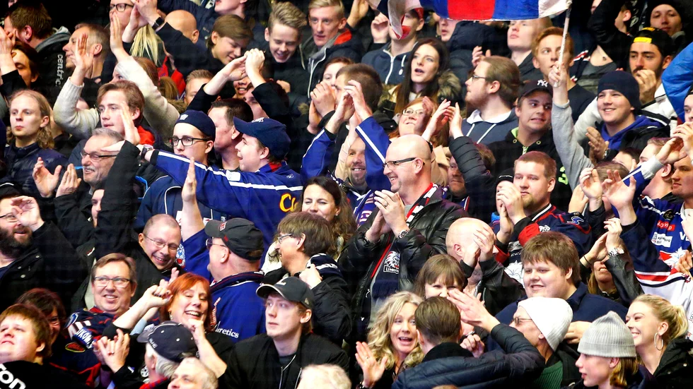 Publik i Saab arena. Dock inte från torsdagens match.