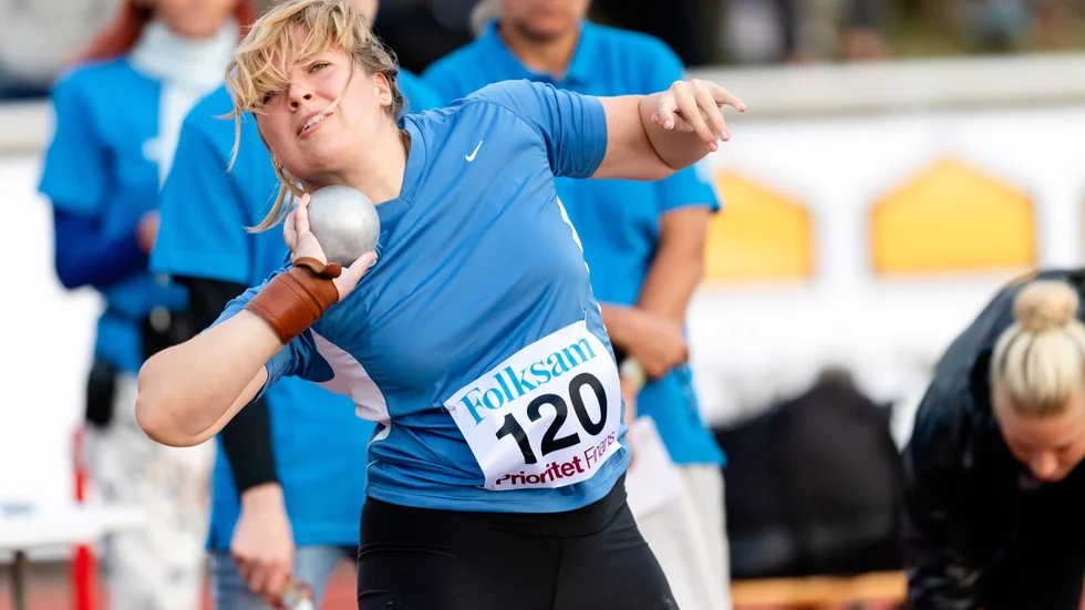 Sara Lennman svarade för sin näst längsta stöt i Sollentuna GP.