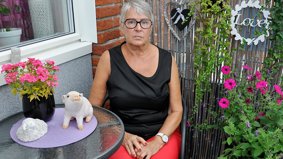 Eva Strömgren känner en hooplöshet ju längre tiden går och hennes försvunne son Mikael Simonsson inte hittas. " Jag försöker behålla hoppet att han ska hittas vid liv".