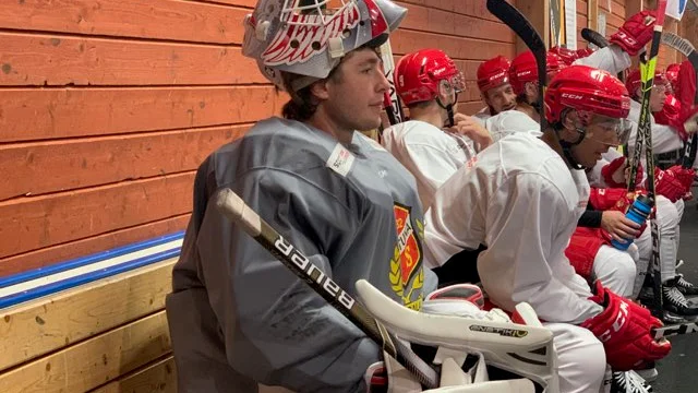 Almtuna har lånat målvakten Filip Larsson.