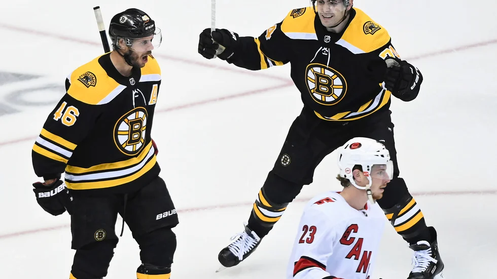 Boston vann den första åttondelsfinalen mot Carolina.