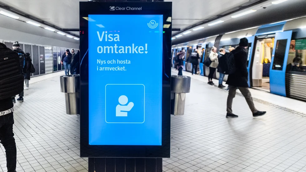 En nedhängande järnbalk stoppade trafiken i Stockholms tunnelbana under morgonen. Arkivbild.