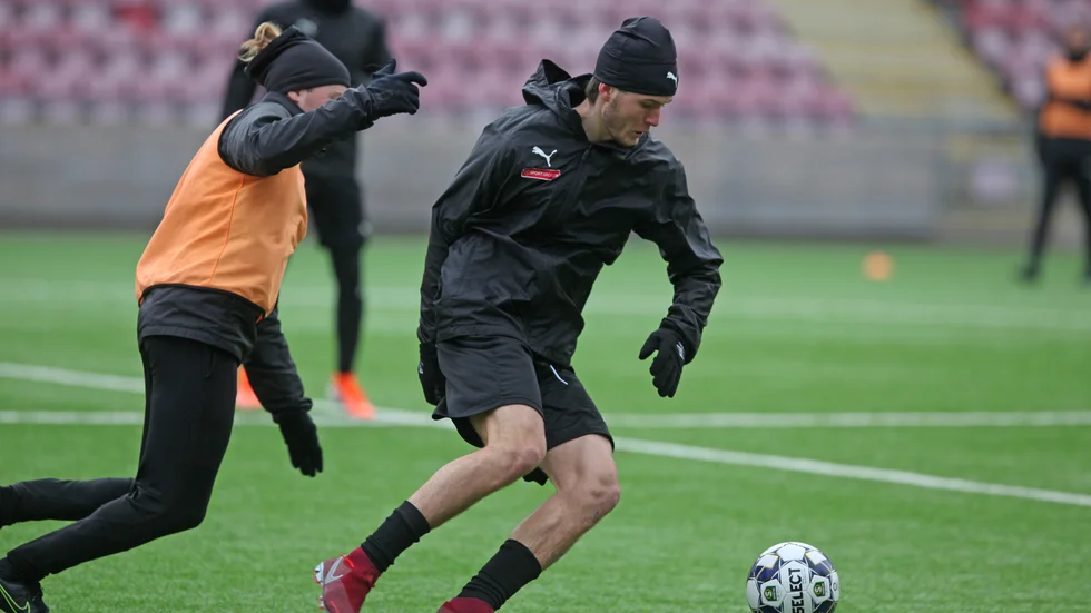 Mittfältaren Wilhelm Loeper lämnar AFC.