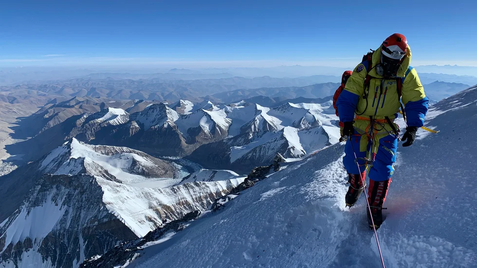 Den amerikanske äventyraren Rob Lea uppe på världens högsta berg. Bild från förra året.