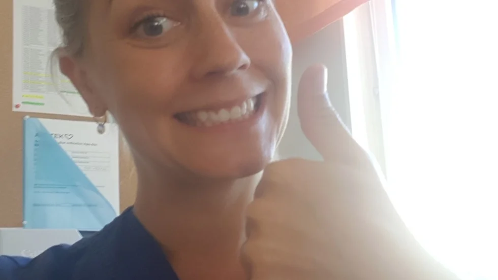 Jessica är en av UNT:s coronahjältar. " En sådan där solig kollega alla borde ha", enligt nomineringen.