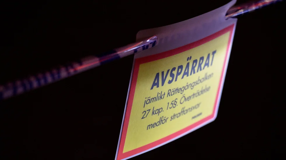 Den 25 november upptäckte personalen på Flöjtens förskola ett krossat fönster.