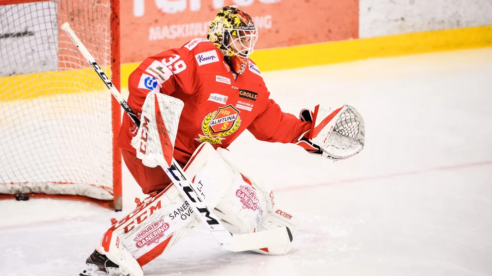 Oliver Håkansson stod för flera fina räddningar när Almtuna förlorade mot Björklöven.