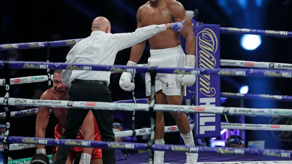 Tungviktsmästaren Anthony Joshua, till höger, besegrade Kubrat Pulev på Wembley Arena i London.