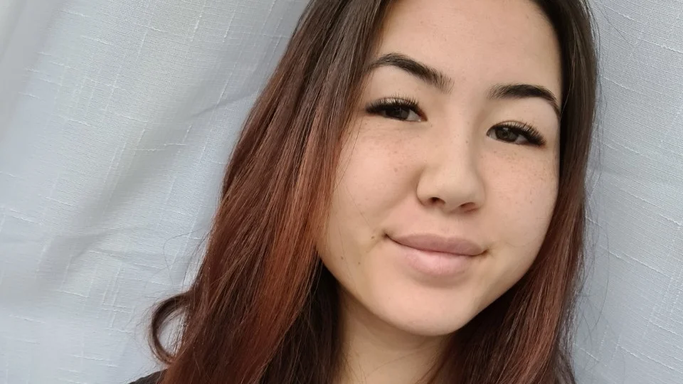 Sara Hertzberg är fansstylist och driver en salong i Skänninge. I helgen kammade hon hem förstaplatsen i sin klass i SM i fransförlängning.