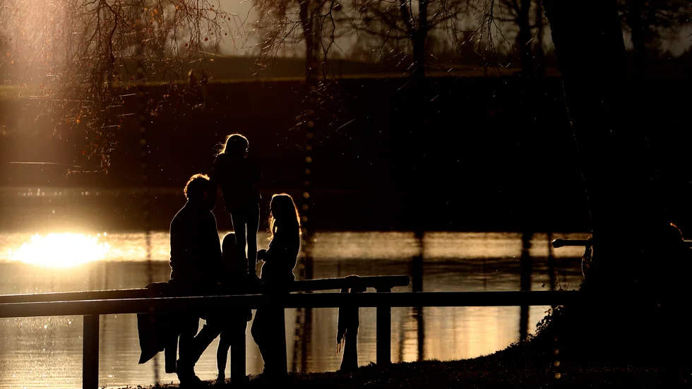 Trygghet i den egna familjen är viktigt under barns uppväxt menar insändarskribenterna. 