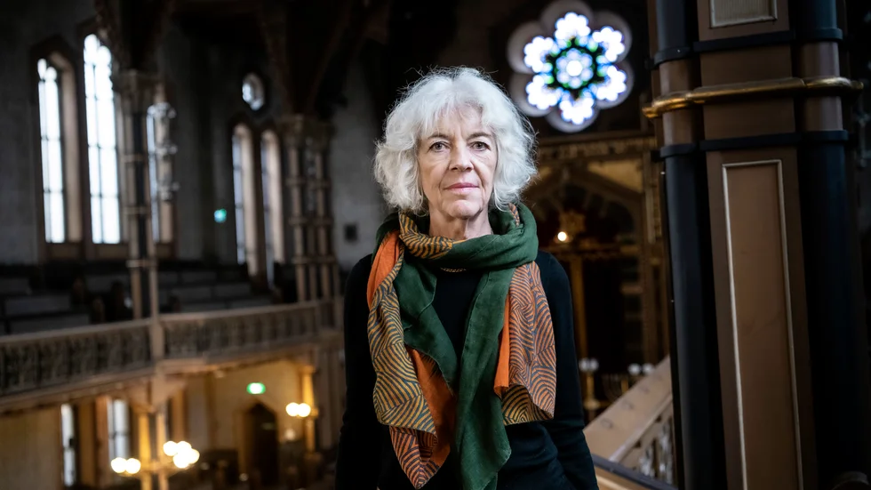 Margit Silberstein har påverkats djupt av att hennes föräldrar överlevde Förintelsen, och det ledde till djupa skuldkänslor för att hon inte kunde trösta dem. "Fast egentligen är jag en ganska positiv person, och jag tar livet på allvar. Jag ser det som något man inte ska slarva bort. Jag skulle ju inte ha funnits egentligen", säger hon.