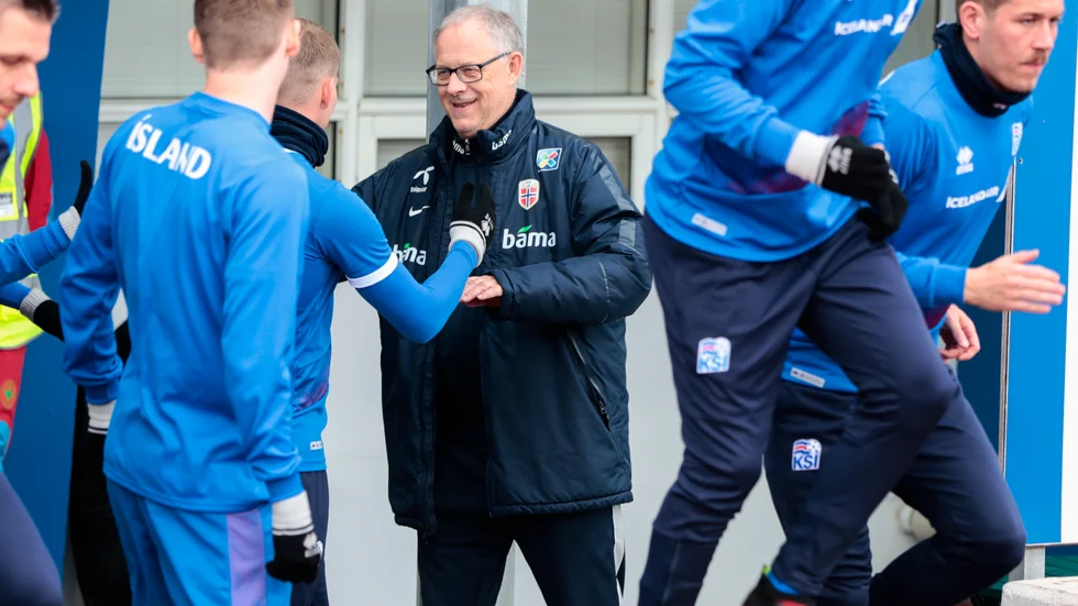 Lars Lagerbäck för samtal om en återkomst till det isländska landslaget.