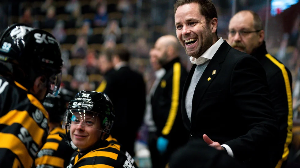"Andra är lite bättre och tredje tycker jag är ganska bra", säger Stefan Hedlund, som är kritisk till insatsen i matchens inledning.