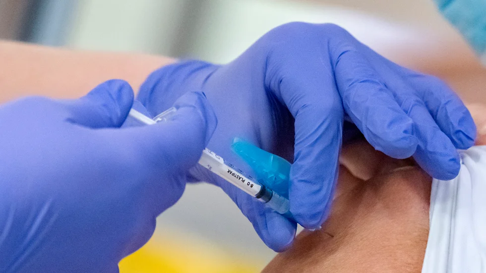 Personer utanför riskgrupp har bokat in sig för vaccinering efter att en länk till vaccinbokning delats. Arkivbild.