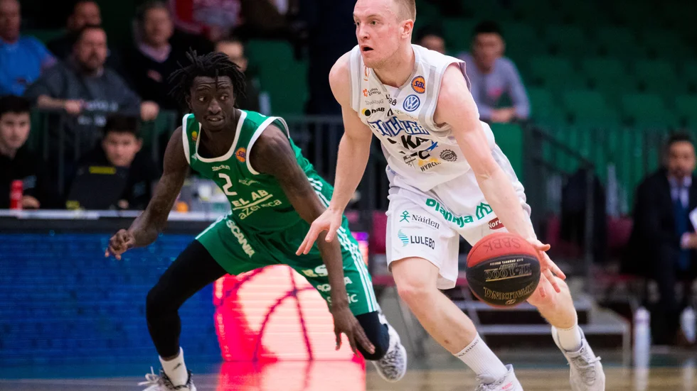 Daniel Hansson i BC Luleå under en match borta mot Södertälje. 