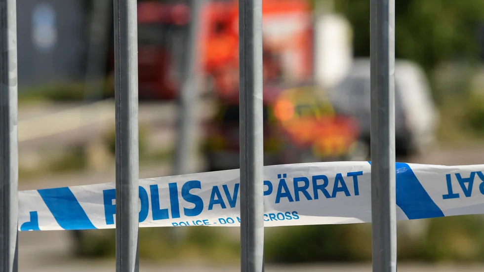 Släckningsarbetet vid sågverksbranden i Västergötland väntas pågå minst ett dygn. Arkivbild.
