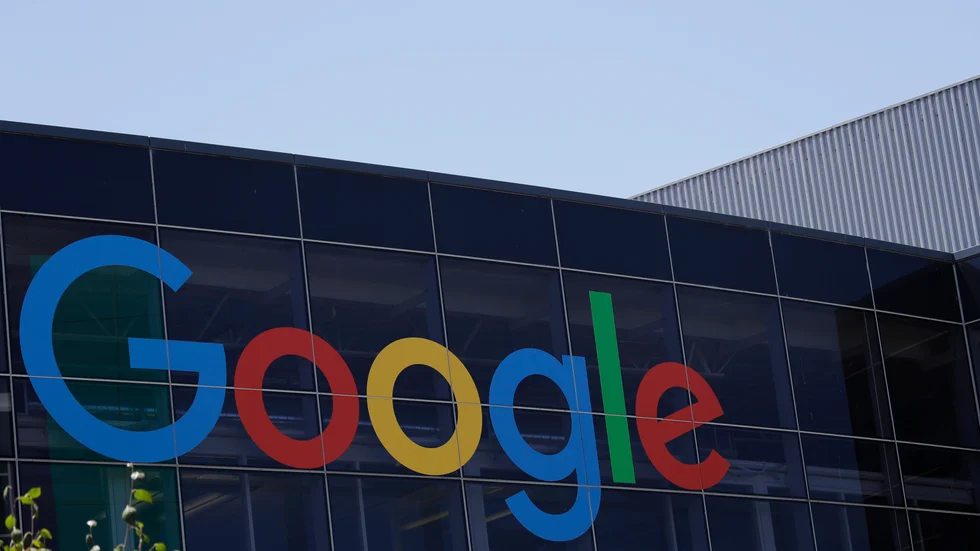 Google-ägaren Alphabet vill att alla datacenter och kontor i koncernen ska drivas med förnybar energi om tio år. Arkivbild.
