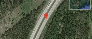Stillastående lastbil på E4 - helt stopp i ett körfält