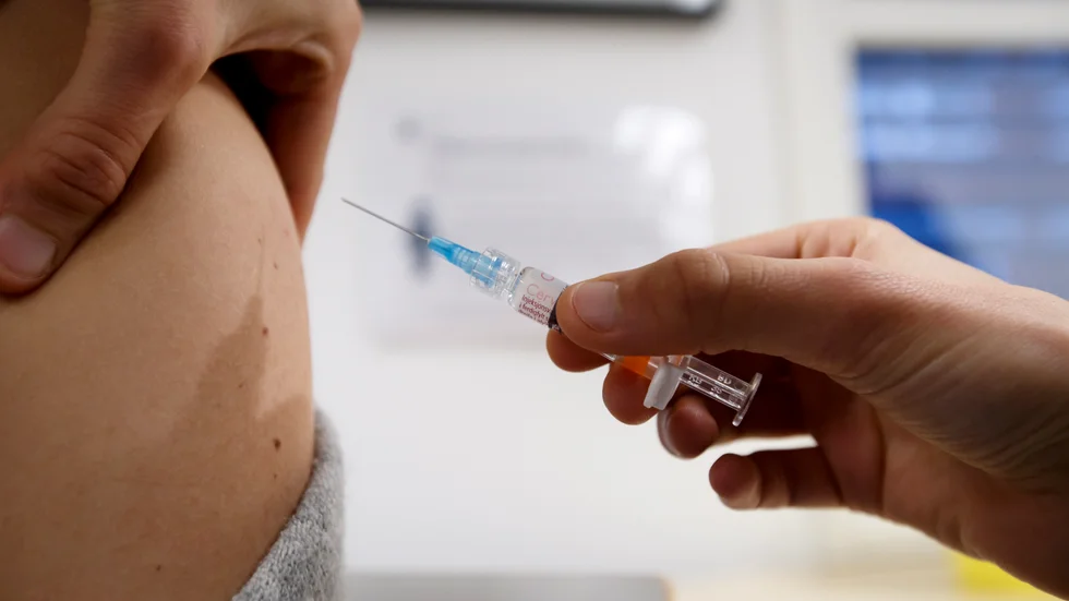 I Sverige har flickor vaccinerats mot HPV sedan tio år tillbaka. Nu kommer även pojkar att vaccineras. I Piteå syns en positiv inställning bland vårdnadshavarna. (Arkivbild)