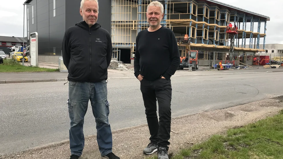 Bröderna Peter och Ola Nilsson äger plastfabriken som snart flyttar in på Industrigatan 10A. 