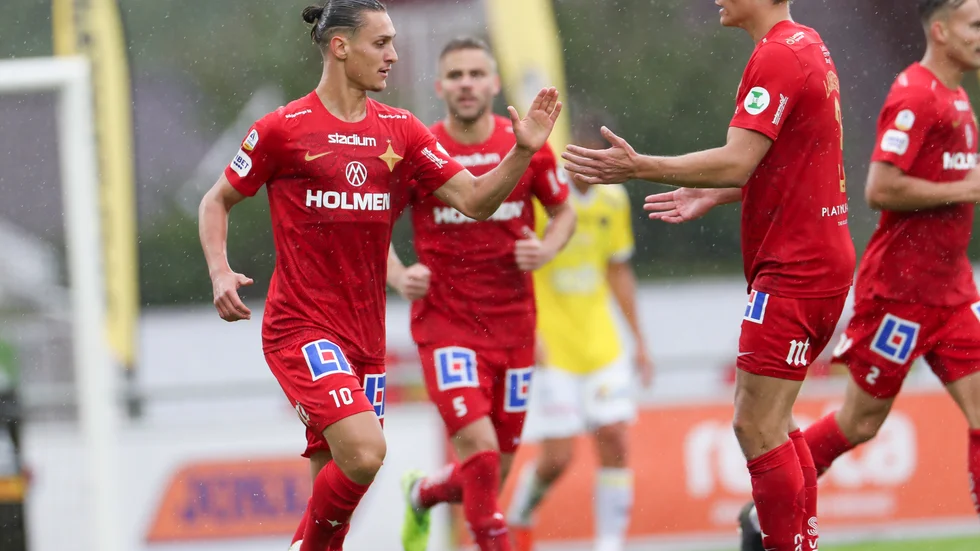 IFK Norrköpings Jonathan Levi, vänster, var en av spelarna som låg bakom serieledarens upphämtning borta mot Falkenberg.