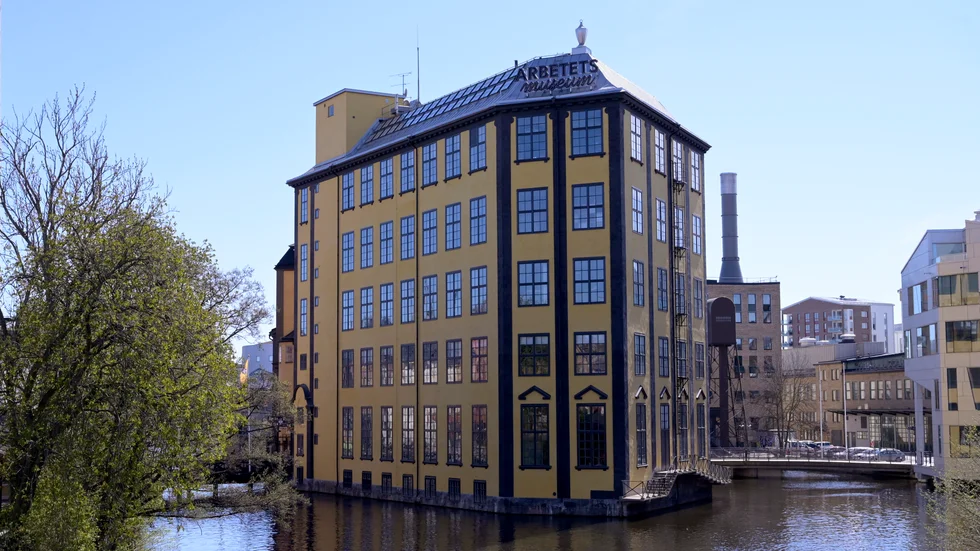Vackert "nytt" av gammalt. Arbetets museum på ön Laxholmen mitt i Motala ström. Ett exempel på områden som rustats upp.