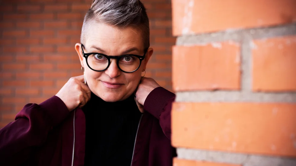Våld i nära relation är temat i Lina Arvidssons spänningsroman "Blåmärken".