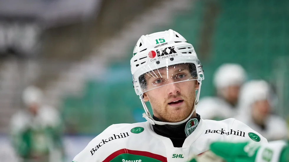 Rögles Simon Ryfors leder skytteligan i SHL. Arkivbild.