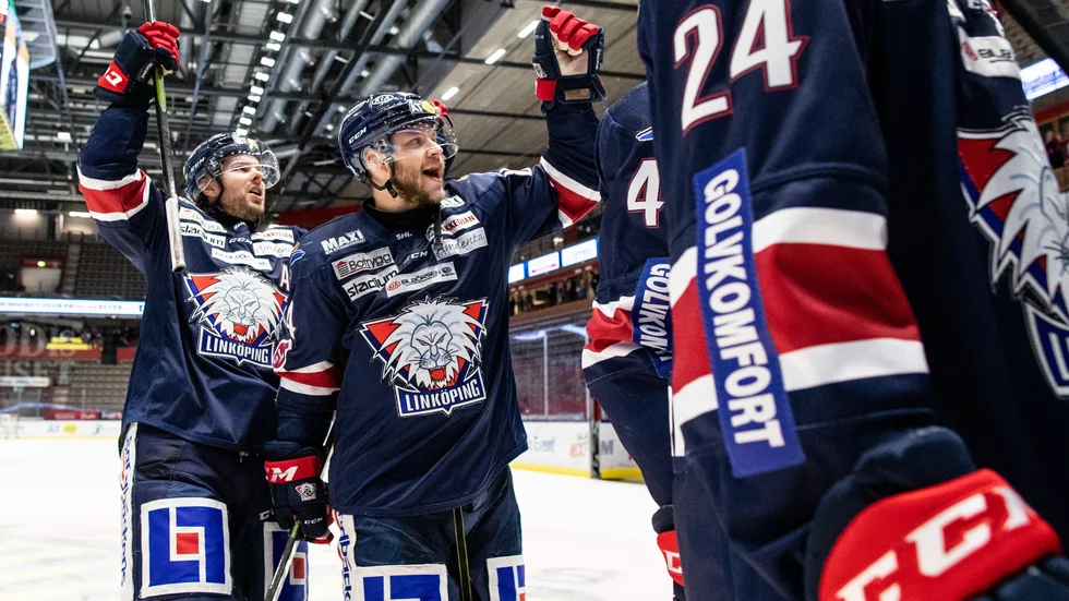 LHC:s Andrew Gordon och Jimmy Andersson jublar efter ishockeymatchen i SHL mellan LHC och Malmö.