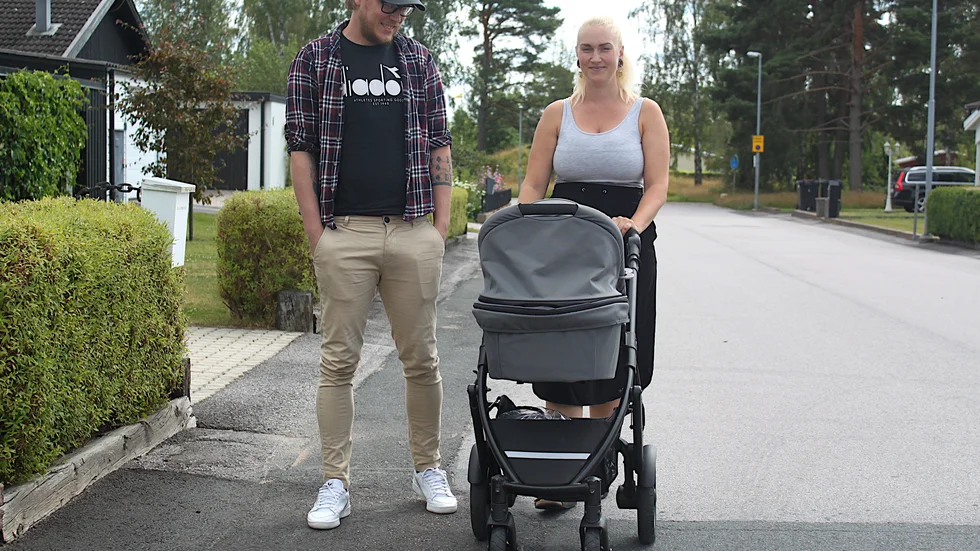 Att få barn under pandemin har fungerat bra, tycker Jimi Thörn och Annika Fundin. "Det underlättar ju att man kan vara mycket utomhus, och att det inte varit några komplikationer".