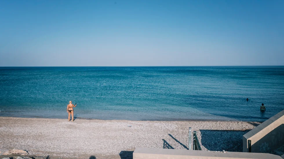 Coronapandemin har slagit hårt mot den grekiska turistnäringen. Nu stängs delar av semesterön Poros ned. Arkivbild.