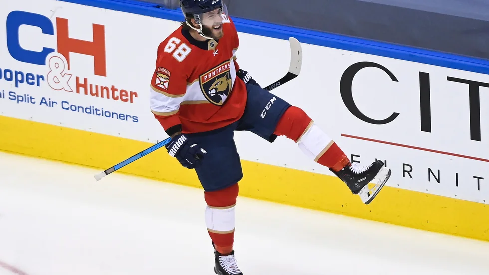 Floridas Mike Hoffman jublar efter sitt 2–1-mål i segermatchen mot NY Islanders.