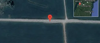 En personbil i singelolycka