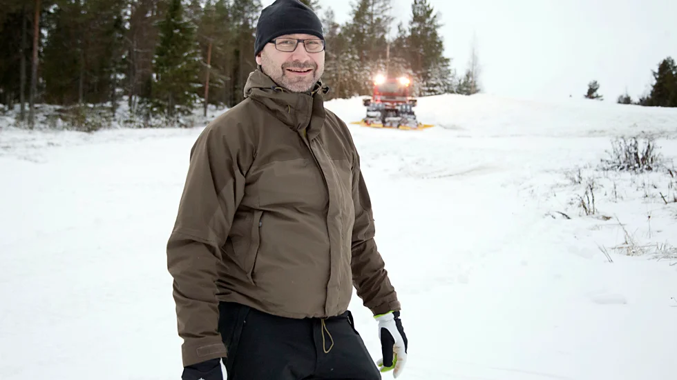 Lars-Olov Pajala tycker det borde vara en självklarhet för kommunen att återställa elljusspåret på Strömlida.